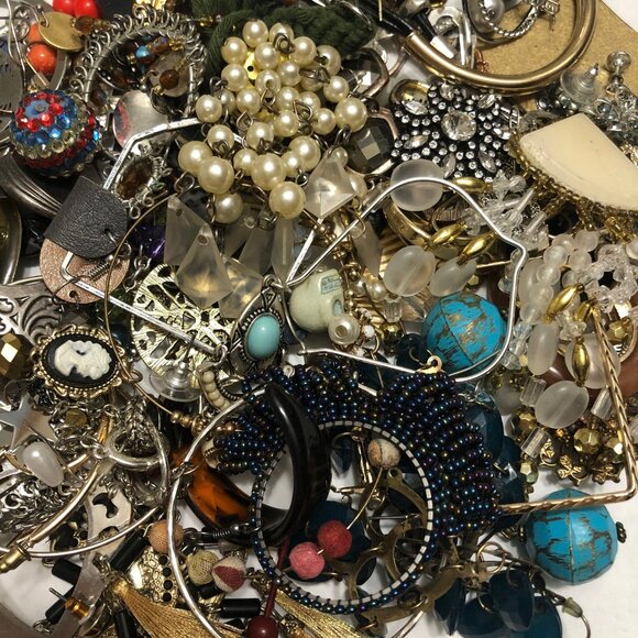 1 Pound Single Earrings Lot Craft Junk Broken - Picture 1 of 8